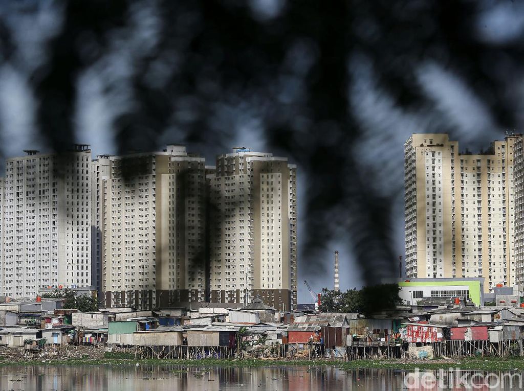 Melihat Kembali Permukiman Kumuh di Pinggir Waduk Pluit Melihat Kembali Permukiman Kumuh di Pinggir Waduk Pluit