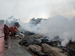 Gudang Barang Bekas di Denpasar Terbakar, 95 Orang Dievakuasi