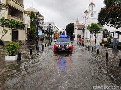 Selain Banjir Semarang Juga Diterjang Longsor, 1 Orang Tewas