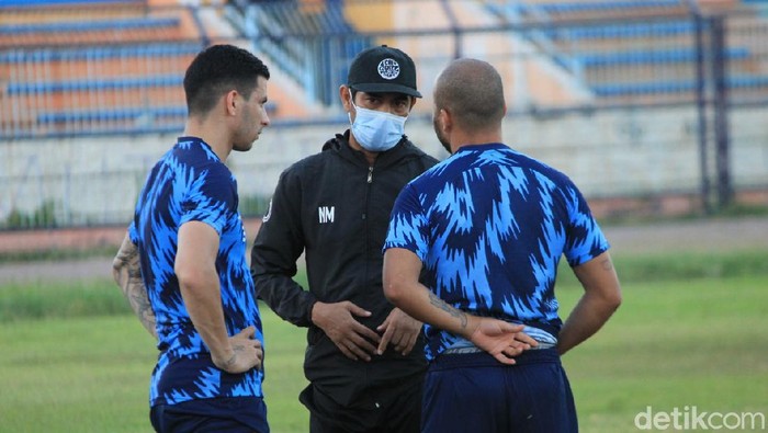 Pelatih Persela Lamongan, Nil Maizar, masih menunggu izin resmi penyelenggaraan Shopee Liga 1 2021.