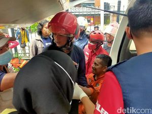 2 Petugas Damkar Terluka Saat Padamkan Api di Mal Panakkukang Makassar 2 Petugas Damkar Terluka Saat Padamkan Api di Mal Panakkukang Makassar