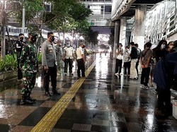 Kedapatan Nongkrong Malam-malam di JPO Dukuh Atas, 13 ABG Dirapid Tes