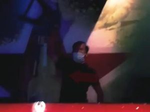AKP David Direkam Lagi Tinggi Saat Tugas, Sempat Joget di Atas Meja AKP David Direkam Lagi Tinggi Saat Tugas, Sempat Joget di Atas Meja