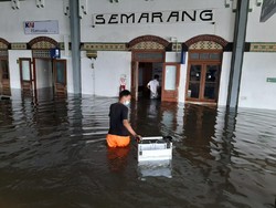 Perjalanan Kereta Api Terganggu Banjir, KAI Minta Maaf