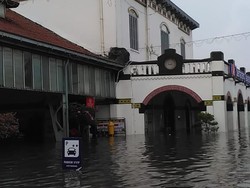 Wira-wiri Kereta ke Semarang Terganggu Banjir, KAI Minta Maaf
