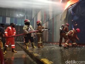 Sudah 6 Jam, Kebakaran Mall di Makassar Belum Padam