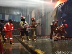 Sudah 6 Jam, Kebakaran Mall di Makassar Belum Padam