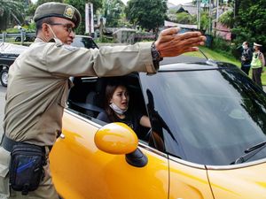 Heboh Satpol PP Dihukum Push Up Usai Tegur Ayu Ting Ting