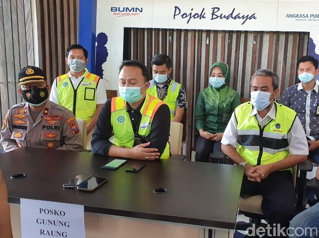 Bandara Banyuwangi Buka Dua Posko soal Gunung Raung Erupsi Bandara Banyuwangi Buka Dua Posko soal Gunung Raung Erupsi