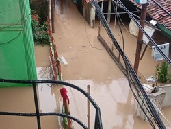 Banjir Landa Kawasan Rawajati Jaksel, Tinggi Air Capai 1 Meter