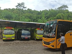 Bus Sekolah di Trenggalek Mangkrak Saat Pandemi COVID-19