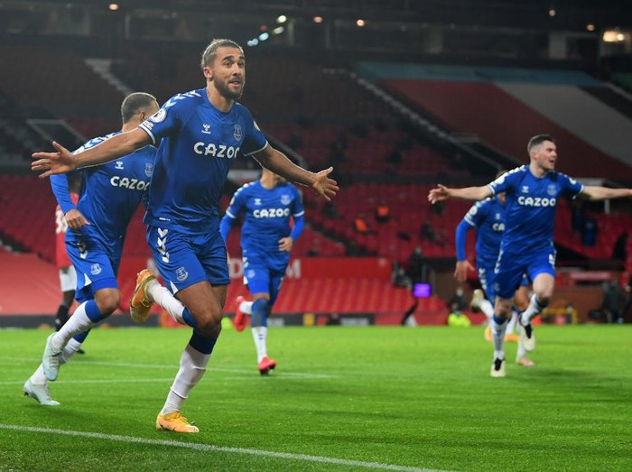MANCHESTER, ENGLAND - FEBRUARY 06: Dominic Calvert-Lewin of Everton celebrates after scoring their teams third goal during the Premier League match between Manchester United and Everton at Old Trafford on February 06, 2021 in Manchester, England. Sporting stadiums around the UK remain under strict restrictions due to the Coronavirus Pandemic as Government social distancing laws prohibit fans inside venues resulting in games being played behind closed doors. (Photo by Michael Regan/Getty Images)