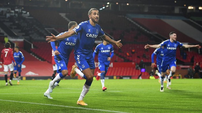 Evertons Dominic Calvert-Lewin, centre, celebrates after scoring his sides third goal during an English Premier League soccer match between Manchester United and Everton at the Old Trafford stadium in Manchester, England, Saturday Feb. 6, 2021. (Michael Regan/Pool via AP)