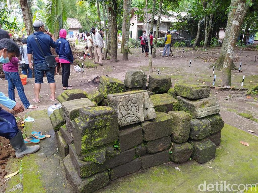 BPCB Jateng Temukan Komponan Batu Candi di Situs Kolokendang BPCB Jateng Temukan Komponan Batu Candi di Situs Kolokendang