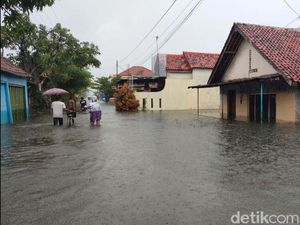 Banjir di Pekalongan Makin Tinggi, Nyaris 1.000 Orang Ngungsi