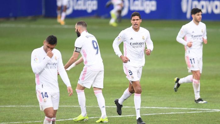 Huesca vs Real Madrid HUESCA, SPAIN - FEBRUARY 06: Raphael Varane of Real Madrid celebrates after scoring his teams first goal during the La Liga Santander match between SD Huesca and Real Madrid at Estadio El Alcoraz on February 06, 2021 in Huesca, Spain. Sporting stadiums around Spain remain under strict restrictions due to the Coronavirus Pandemic as Government social distancing laws prohibit fans inside venues resulting in games being played behind closed doors. (Photo by Alex Caparros/Getty Images)
