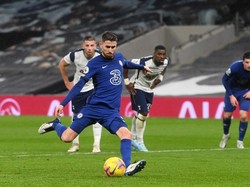 Kapok Nendang Penalti Sambil Lompat Lagi, Jorginho?