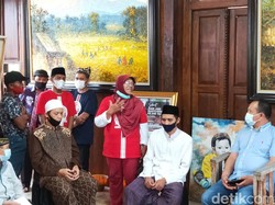Kenang 7 Hari Maestro Mozes Misdy, Pemkab Banyuwangi Dapat Lukisan Mozesisme