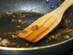 Mengapa Wajan Anti Lengket Masih Bisa Lengket, Ini Alasan Ilmiahnya