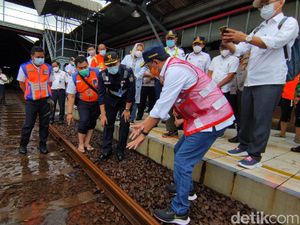 Menhub Cek Bandara dan Stasiun Tawang Semarang yang Tergenang Banjir
