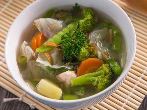 3 Resep Sup Ayam Khas Jawa Berkuah Bening dan Gampang Diracik 3 Resep Sup Ayam Khas Jawa Berkuah Bening dan Gampang Diracik