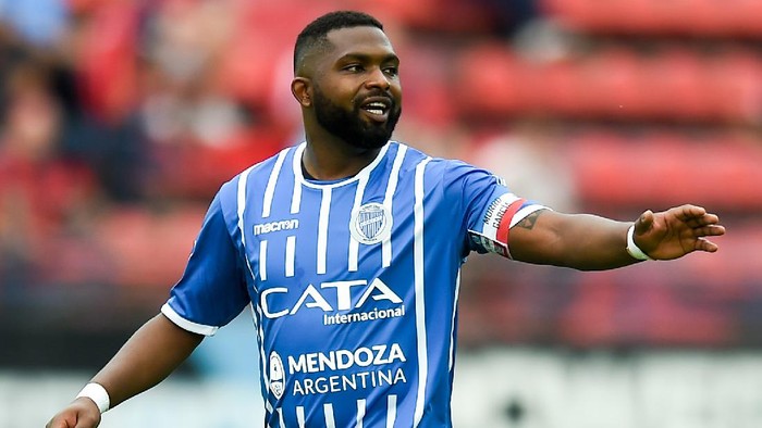 BUENOS AIRES, ARGENTINA - APRIL 08: Santiago Garcia of Godoy Cruz gestures during a match between San Lorenzo and Godoy Cruz as part of Argentine Superliga 2017/18 at Pedro Bidegain Stadium on April 8, 2018 in Buenos Aires, Argentina. (Photo by Marcelo Endelli/Getty Images)