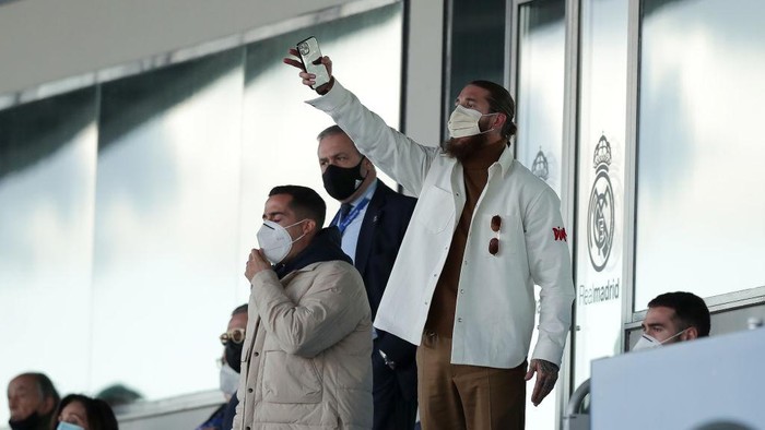 MADRID, SPAIN - JANUARY 30: Sergio Ramos of Real Madrid reacts watching from the stands during the La Liga Santander match between Real Madrid and Levante UD at Estadio Alfredo Di Stefano on January 30, 2021 in Madrid, Spain. Sporting stadiums around Spain remain under strict restrictions due to the Coronavirus Pandemic as Government social distancing laws prohibit fans inside venues resulting in games being played behind closed doors. (Photo by Gonzalo Arroyo Moreno/Getty Images)