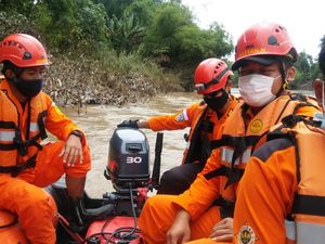 Diduga Lompat ke Bengawan Solo, Kakek di Sragen Belum Ditemukan