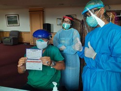 Tiga RS di Surabaya Ini Mulai Vaksin COVID-19 ke Nakes Lansia