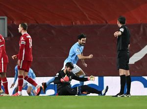 Meme Kocak Alisson Blunder dan Bikin Liverpool Dihajar City