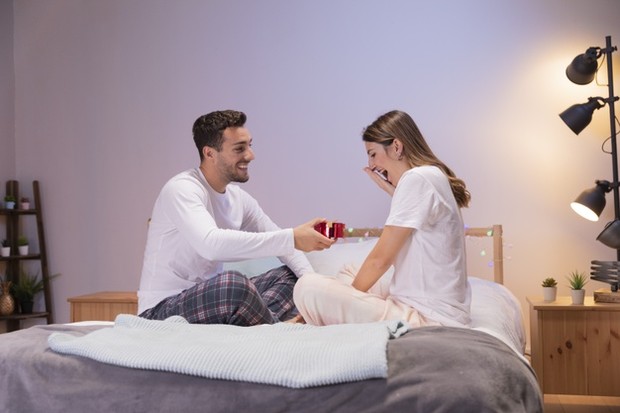 Seks dan romansa tidak selalu menjadi prioritas utama Aquarius, namun planet cinta di domain mereka dan tanda-tanda Aquarius akan terasa lebih lincah di hari Valentine ini.