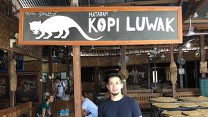 Aufar Hutapea Saat Menikmati Kopi Luwak hingga Steak Salt Bae