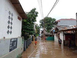 13 RT di Pejaten Jaksel Masih Terendam Banjir Pagi Ini 13 RT di Pejaten Jaksel Masih Terendam Banjir Pagi Ini