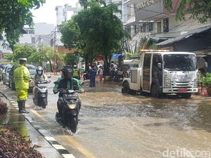 Jalan Bungur Besar Depan Pengadilan Tipikor Jakarta Tergenang Air