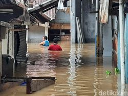 Polisi Jawab Munarman Soal Banjir: Silakan Bantu, Jangan Pakai Atribut FPI