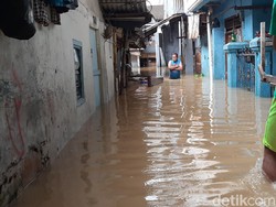 Curhat Pengungsi Banjir Kampung Melayu, Butuh Makanan hingga Selimut