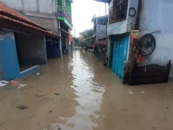 Permukiman Warga di Gang Mawar VI Margahayu Bekasi Timur Terendam Banjir