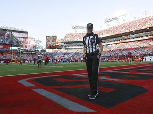 Sosok Sarah Thomas, Wanita Pertama yang Jadi Wasit Pertandingan Super Bowl