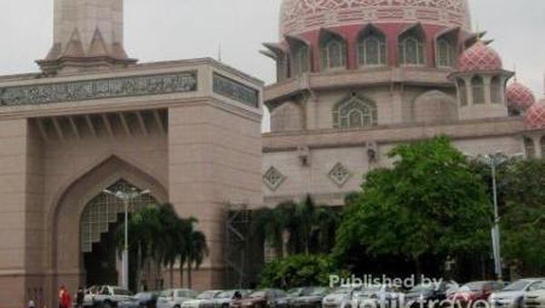 Ada Lho Masjid Serba Pink di Malaysia