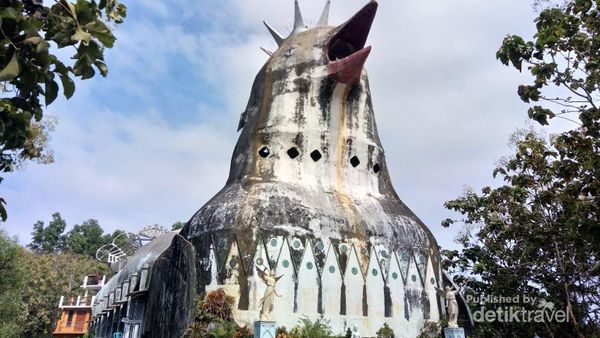 Ada Musala di Gereja Ayam