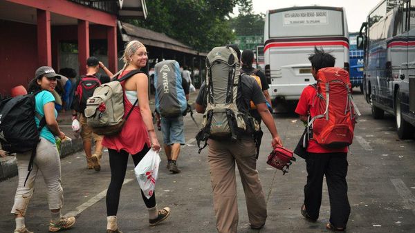Akhir Pekan di Bandung, Asyiknya Mendaki Gunung Rakutak