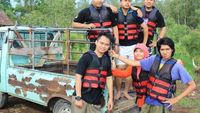 Akhir Pekan Seru, River Tubing Dulu di Sungai Oyo