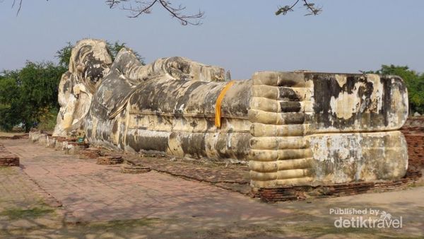 Aneh Tapi Nyata, Ada Kepala Buddha di Dalam Pohon