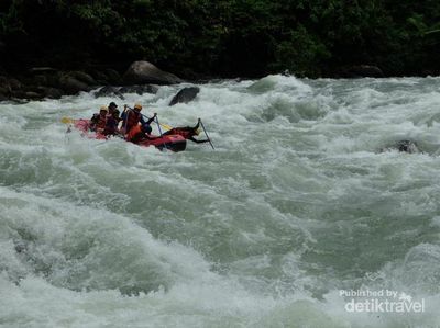Arung Jeram Seru di Sumatera Utara