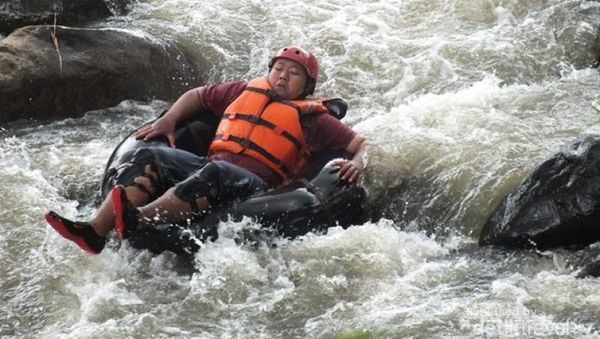 Asyiknya Main River Tubing Kalau Liburan ke Garut