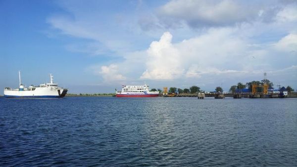 Asyiknya Naik Kapal Ferry dari Lombok ke Sumbawa