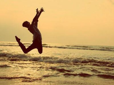 Bebas Ekspresikan Diri di Pantai