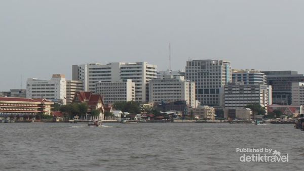 Begini Asyiknya Menyusuri Sungai Chao Phraya Thailand