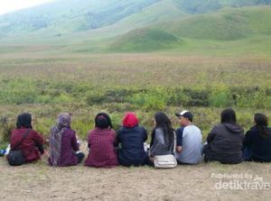 Beginilah Keindahan Bukit Teletubbies di Bromo