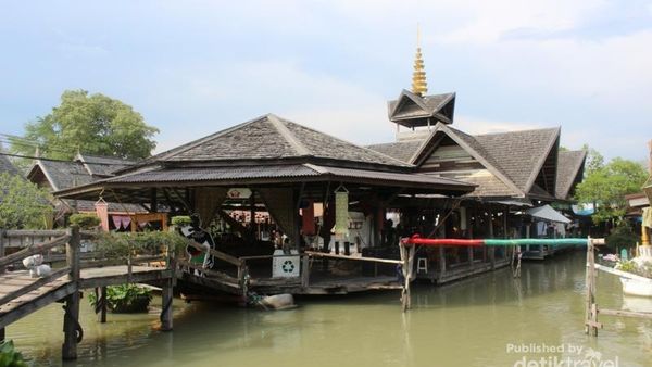 Belanja Seru di Pasar Apung Pattaya, Thailand